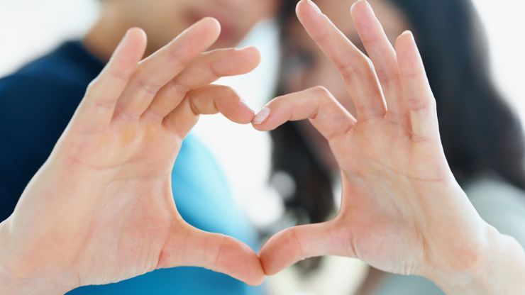 Berkomunikasi dengan Cinta: Menjelajahi Berbagai 'Love Language' untuk Hubungan yang Kuat