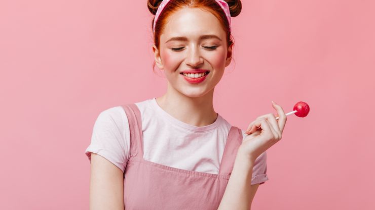 Tren Makeup Strawberry di Kalangan Remaja