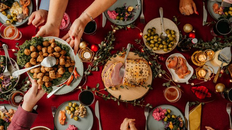 Festive Feasting: Menu Lezat Makanan Khas Natal yang Bikin Ngiler!