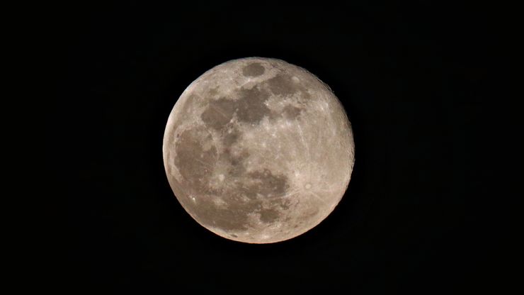 Misteri Bulan: Satelit Ajaib yang Membuat Kita Terpesona