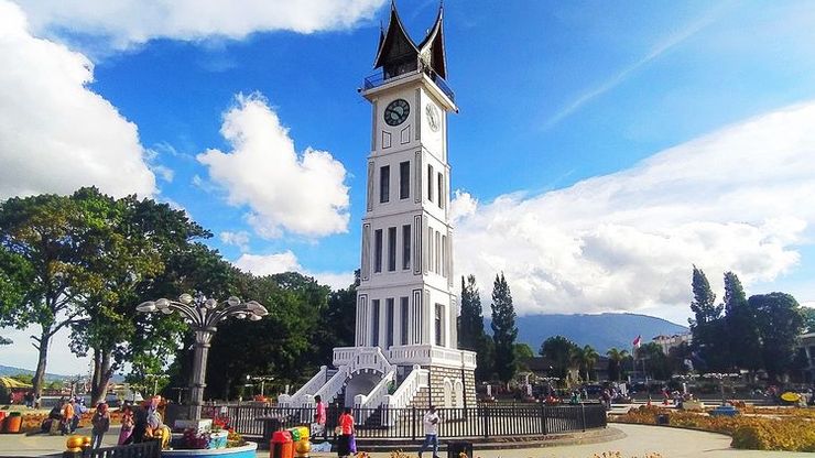 Menelusuri Sejarah dan Keunikan Jam Gadang: Landmark Ikonik di Bukittinggi, Indonesia