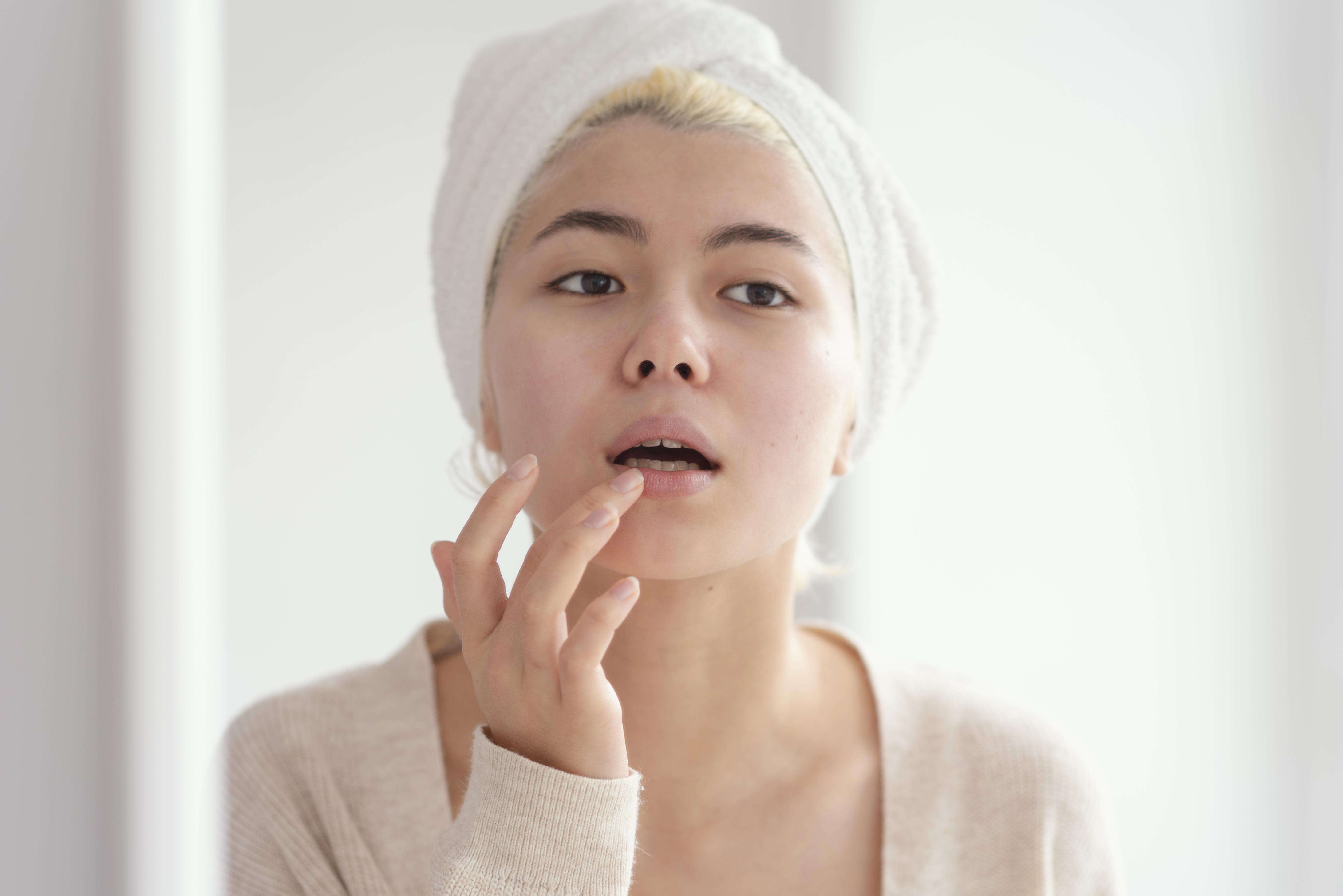 Cara Merawat Bibir Kering dengan Bahan Alami