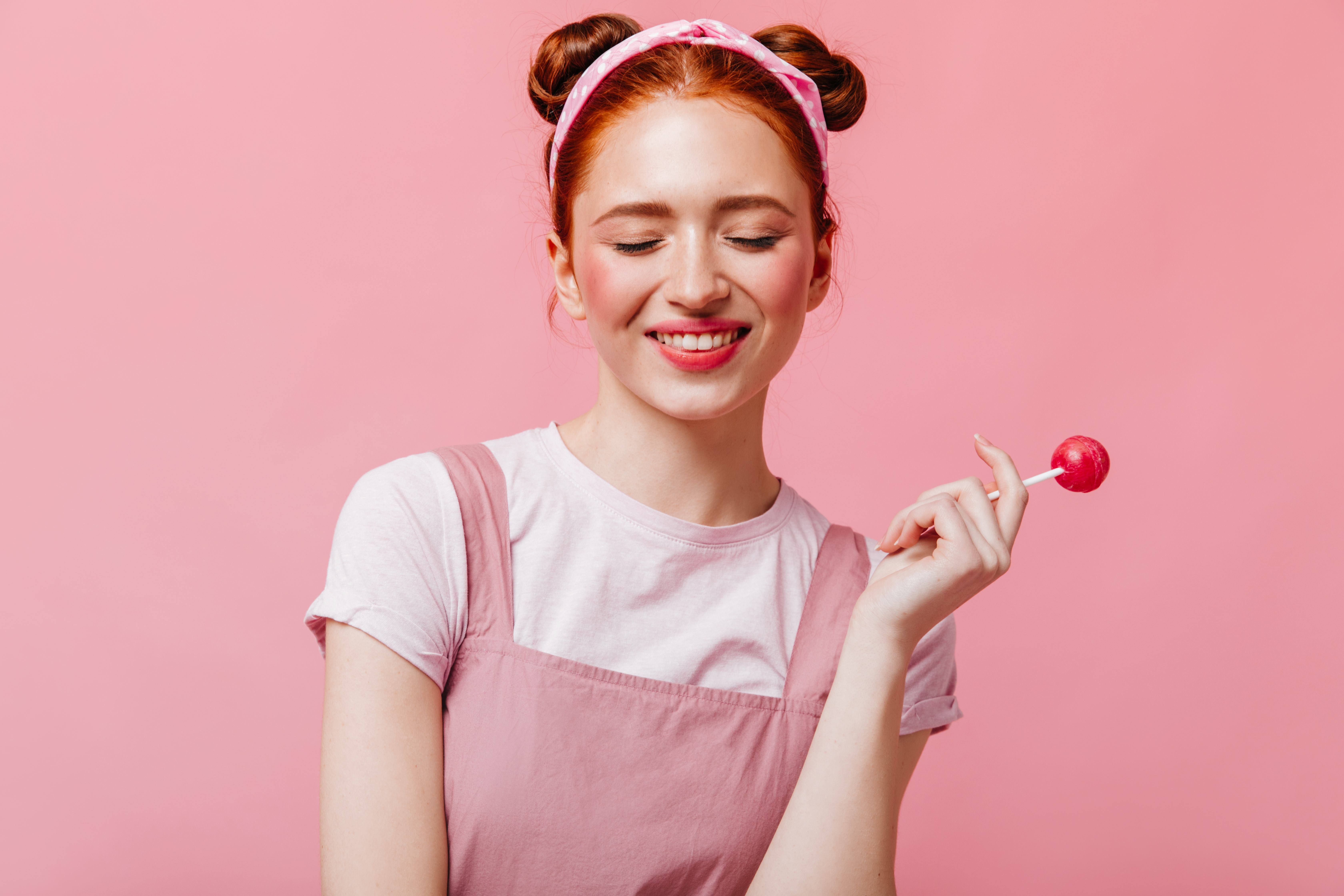 Tren Makeup Strawberry di Kalangan Remaja